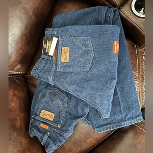2 pair wrangler fr jeans